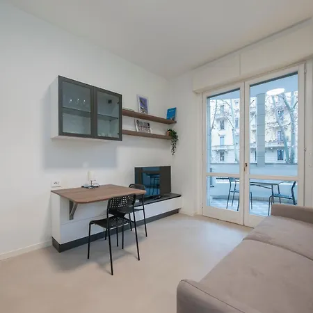 I-host - Modern 1br With Balcony Near Sempione * Μιλάνο