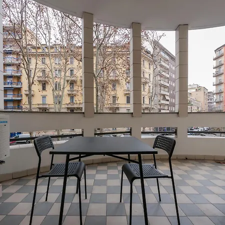 I-host - Modern 1br With Balcony Near Sempione Διαμέρισμα *