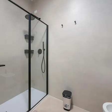 I-host - Modern 1br With Balcony Near Sempione Διαμέρισμα *