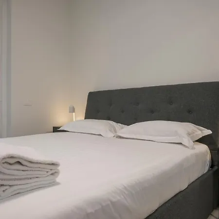 I-host - Modern 1br With Balcony Near Sempione Διαμέρισμα